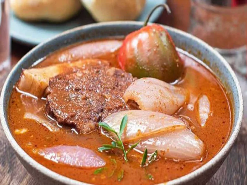 Adobo arequipeño, ragoût de porc mijoté à la chicha de jora, plat du dimanche à Arequipa