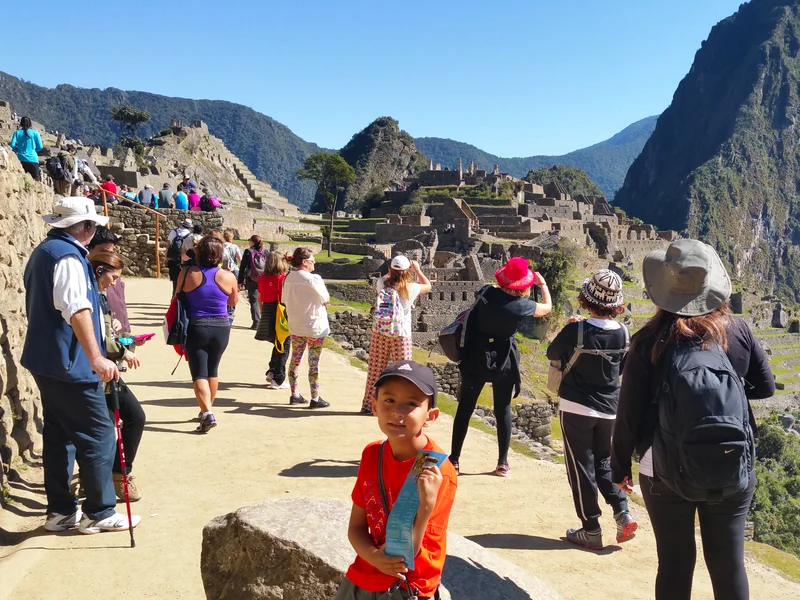 Vue panoramique classique sur le Machu Picchu depuis la Maison du Gardien