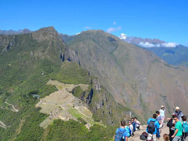 Le pic vertigineux du Huayna Picchu surplombant le Machu Picchu, Pérou