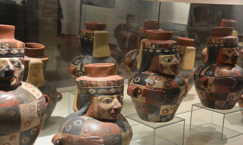 Céramique moche et culture précolombienne du Pérou, exemple de l'art et artisanat de la civilisation Moche